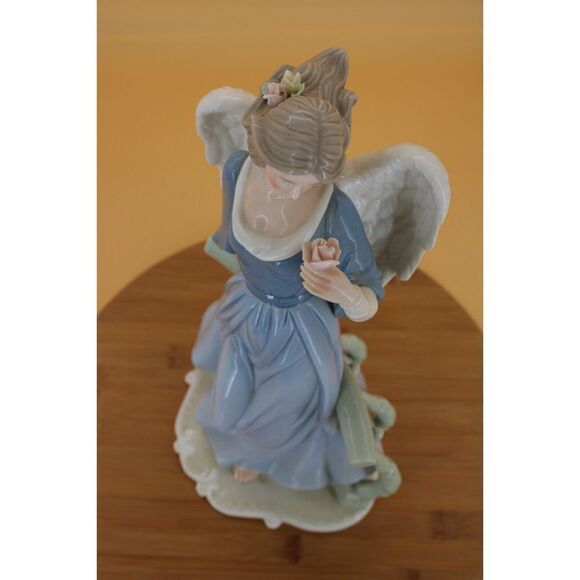 O'Well Figurine Statue Angel On Balcony With Rose Porcelain Sculpture - Picture 6 of 7